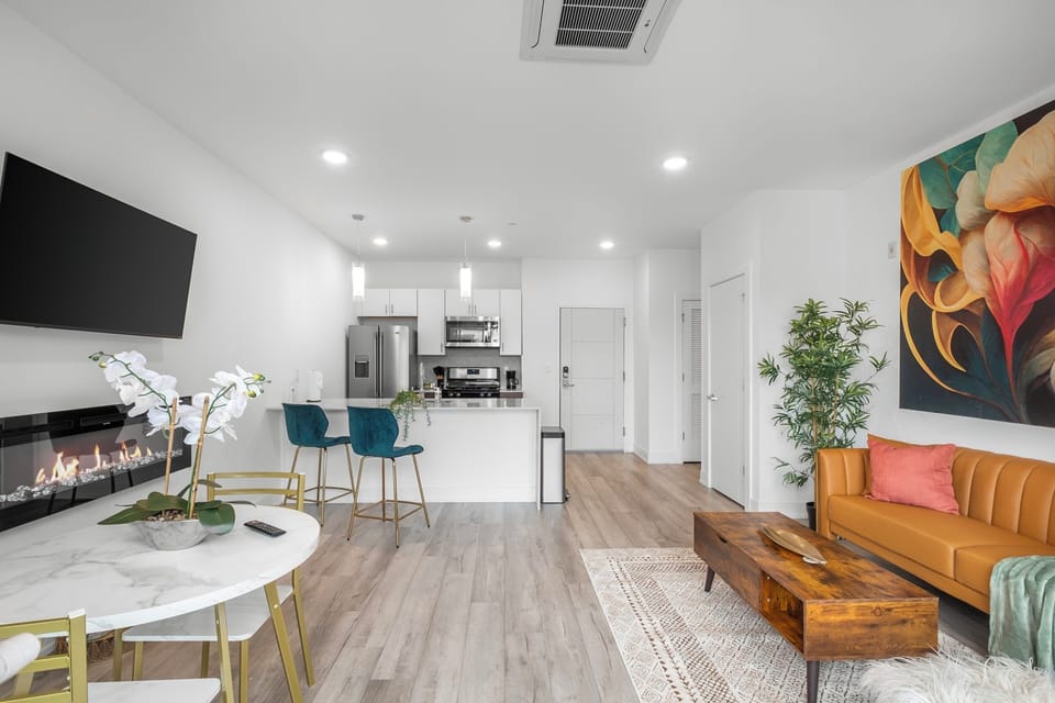 Bright and airy apartment offering a seamless blend of living, kitchen and dining areas.
