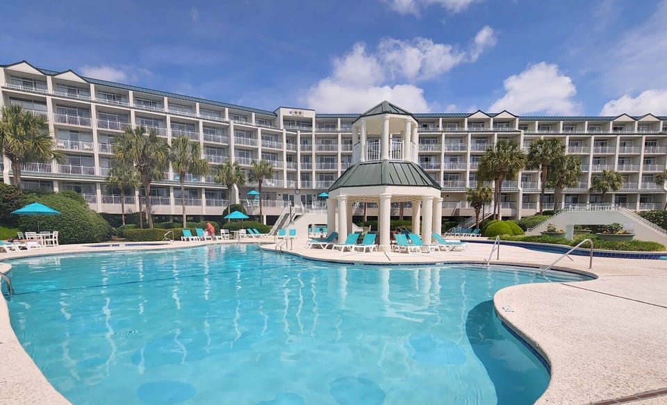 Bridgewater Pool with Lazy River