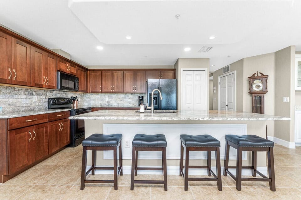 Fully Equipped Kitchen with Modern Appliances