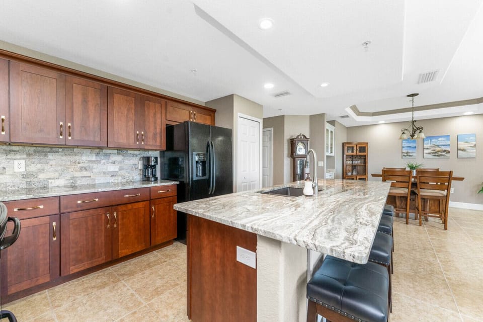 Fully equipped kitchen with granite counter top