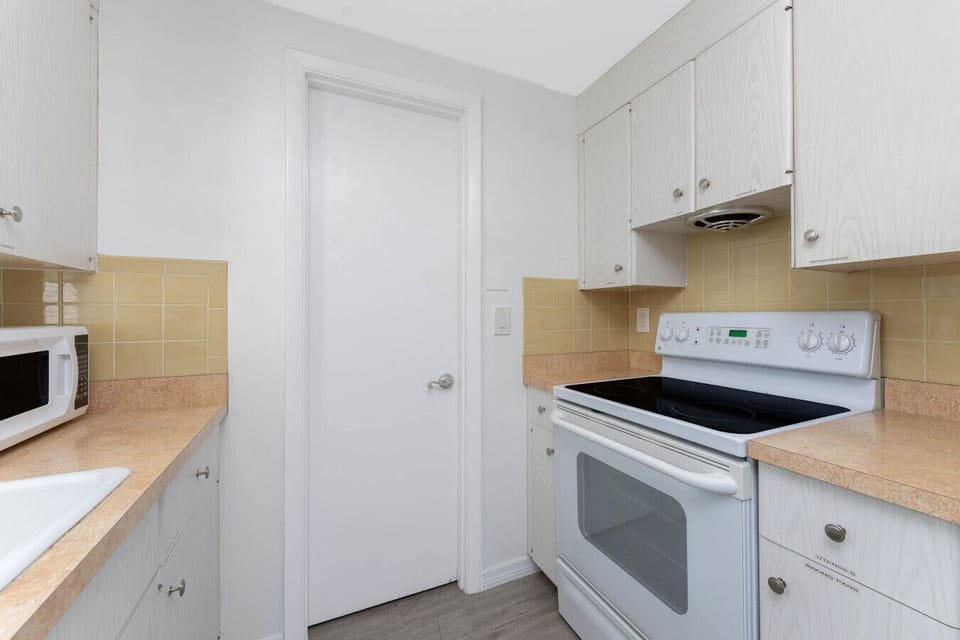 Kitchen (Alt Angle)