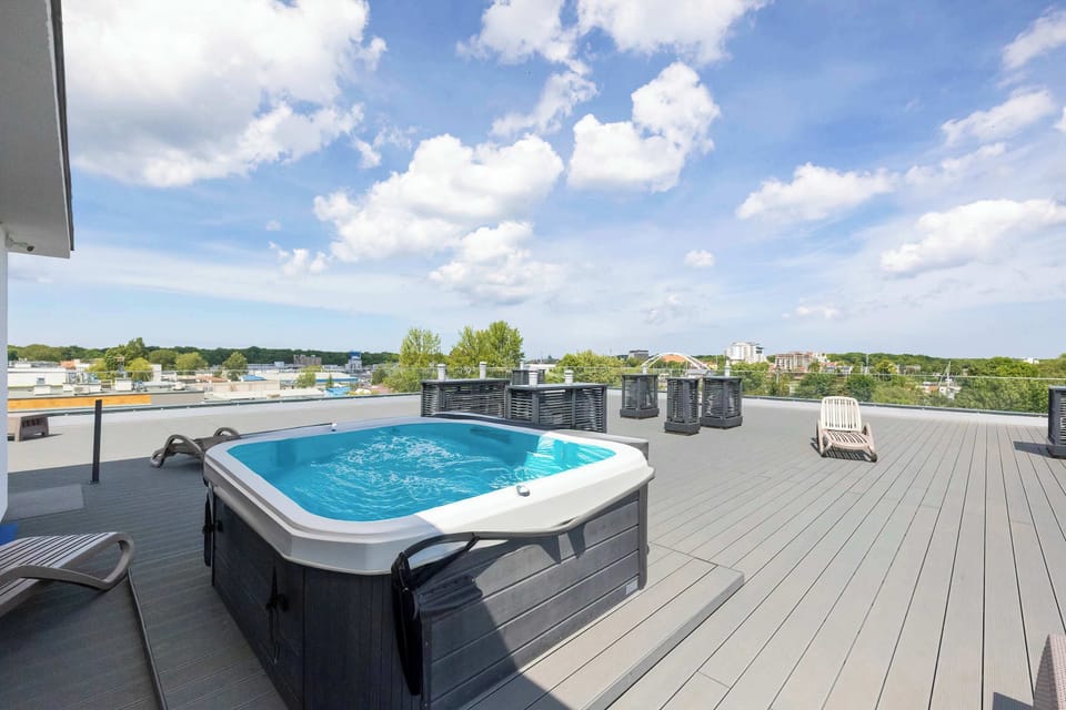 Jacuzzi on the terrace with a beautiful view.