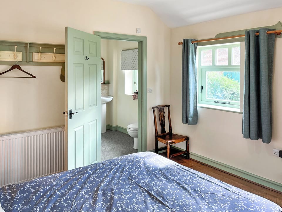 Double bedroom | Barnside Cottage - Whitehouse Farm Holidays, Hayton
