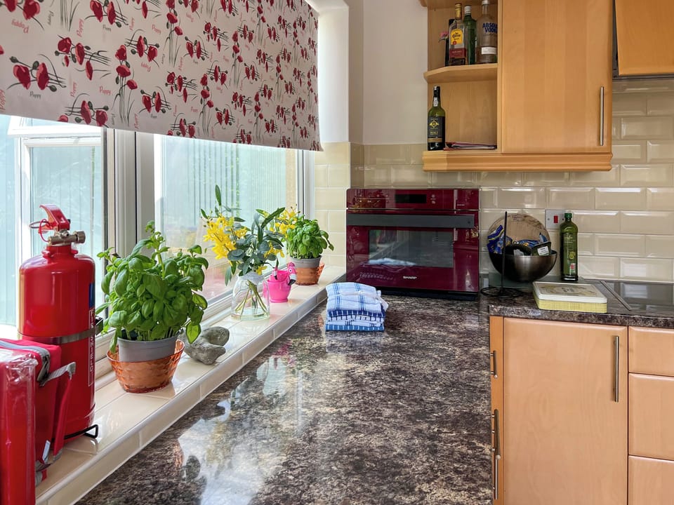 Kitchen | Springfield Bungalow, Palm Bay, Margate