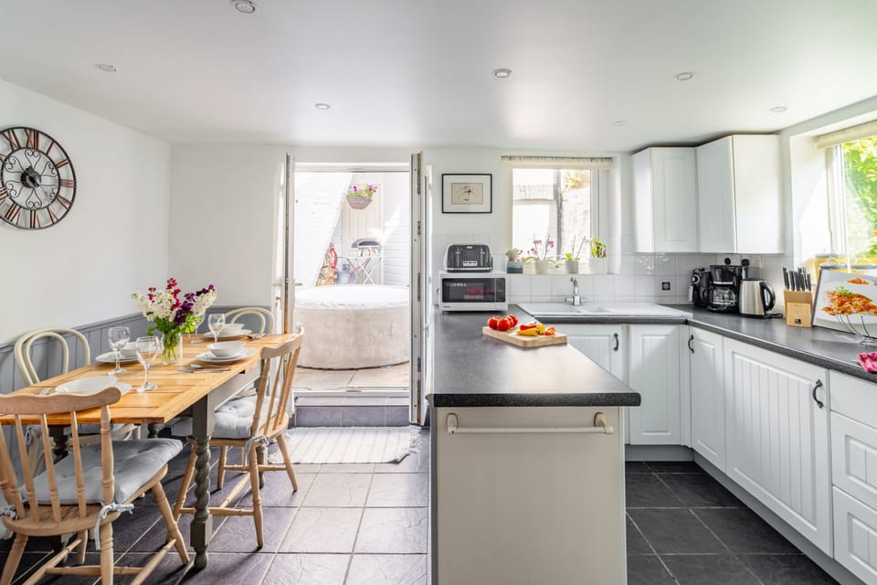 Ground floor: Well-equipped kitchen leading to the garden