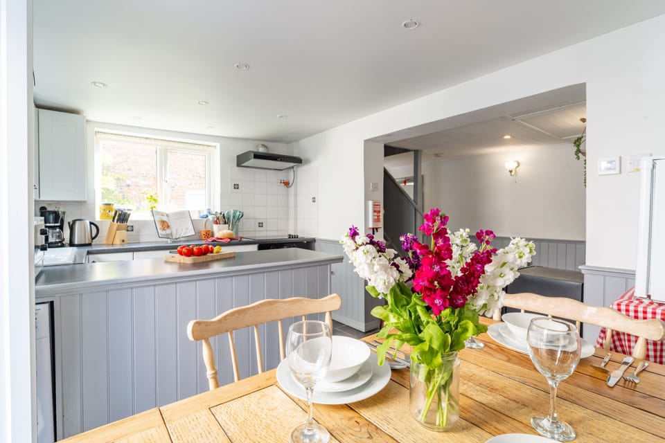 Truwell, Foulsham: Bright modern kitchen / diner