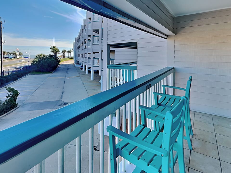 Private Balcony - Partial Gulf Views, Patio Seating