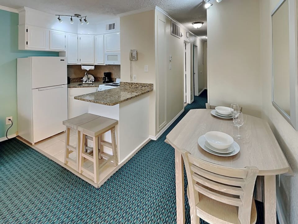 Living Room - Open Layout w/ Kitchen & Dining Seating For 2