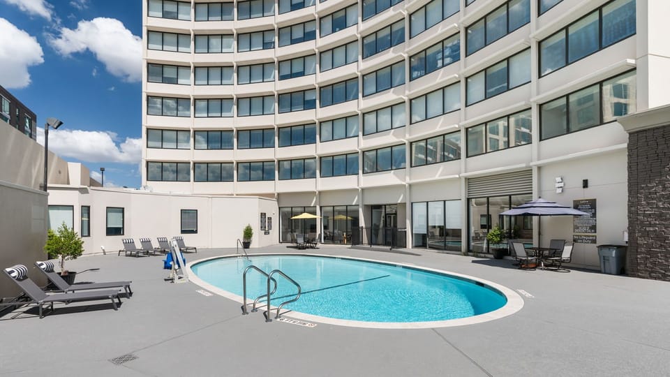 The community offers a refreshing swimming pool, with pool towels conveniently provided in your apartment—just bring them along when you go!