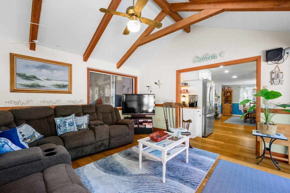 Sitting room off of the kitchen