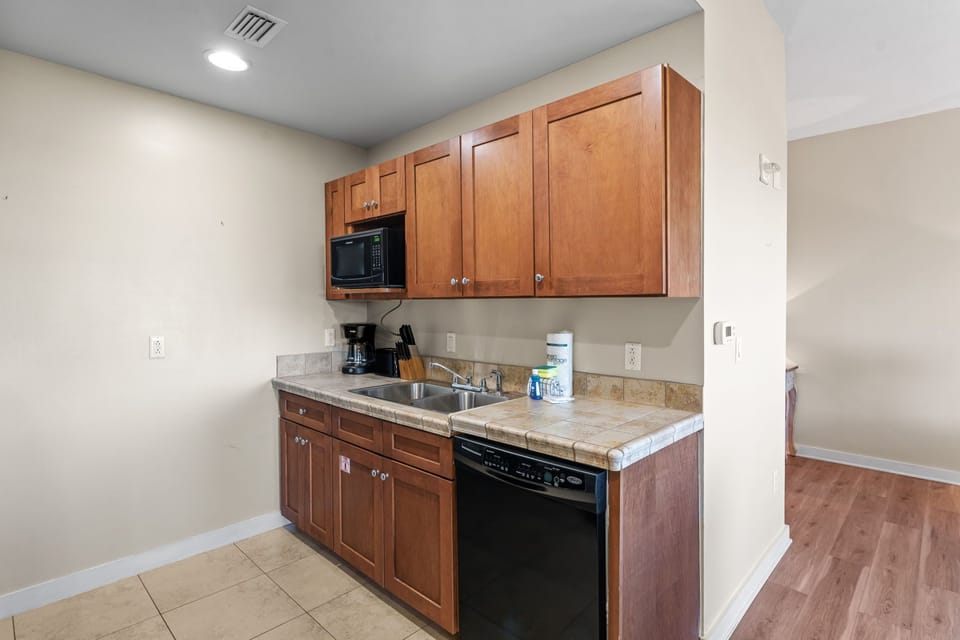 6-web-or-mls-PANHANDLE-15100FRONTBEACHRD-03