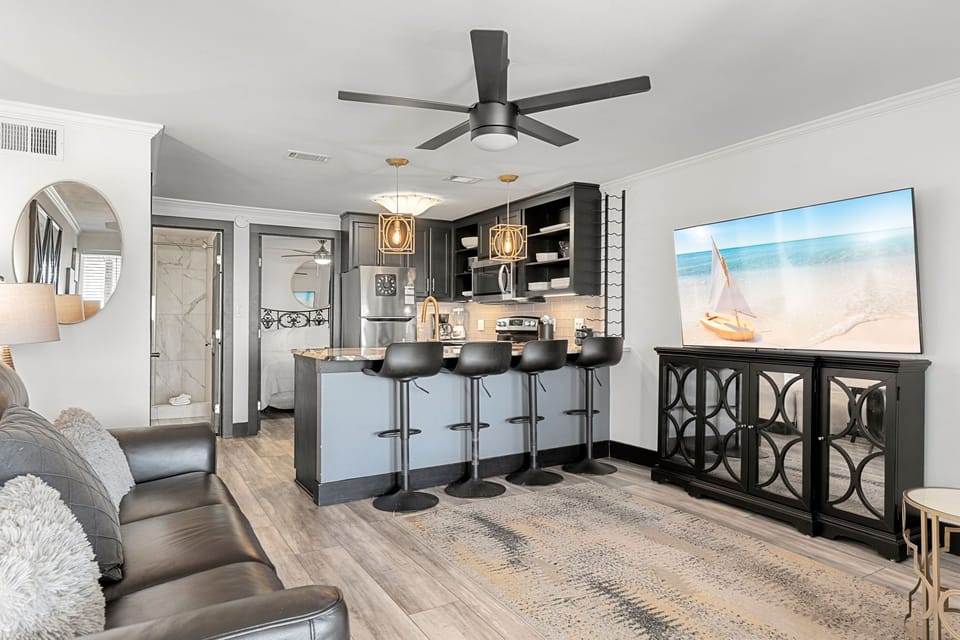 Spacious Living Area on Beach Level