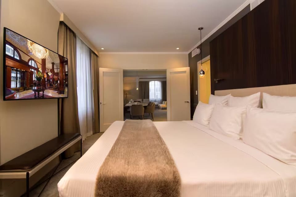 Stretch out and enjoy a spacious suite layout with elegant style.