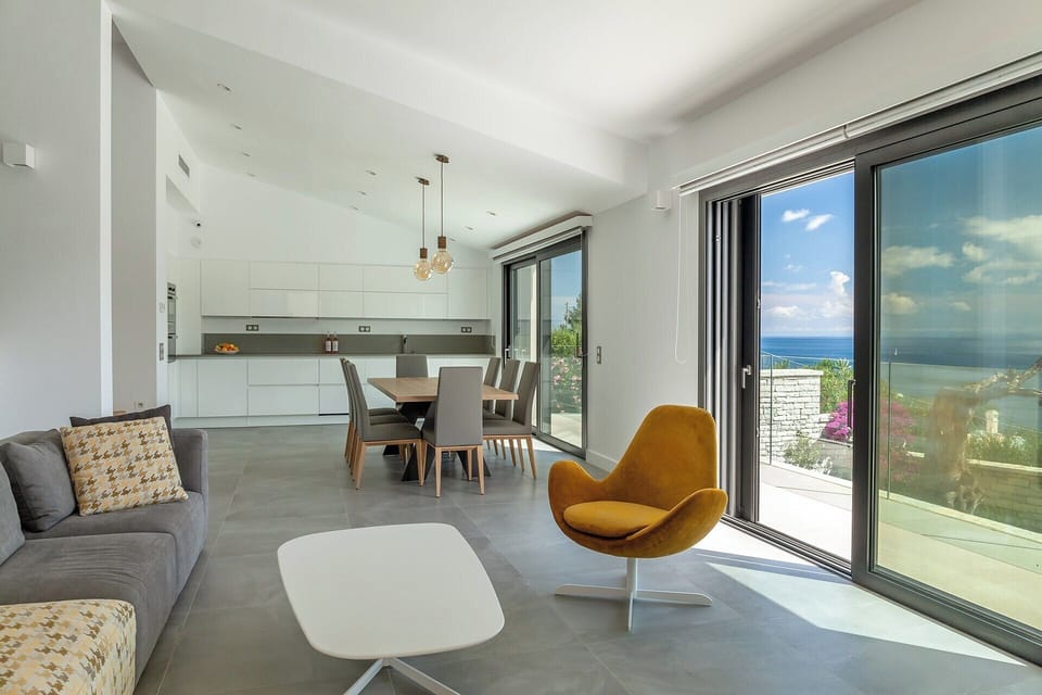 The luminous open-plan living and dining area.