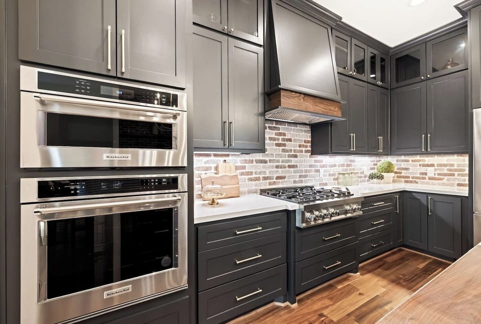 Picture yourself preparing vacation meals in this AMAZING kitchen!