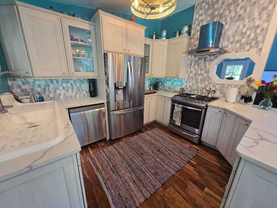Full-size refrigerator/freezer, oven, cooking & baking essentials, dishwasher.