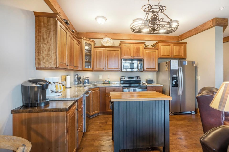 Kitchen--- Granite Counter-tops, Stainless Steel