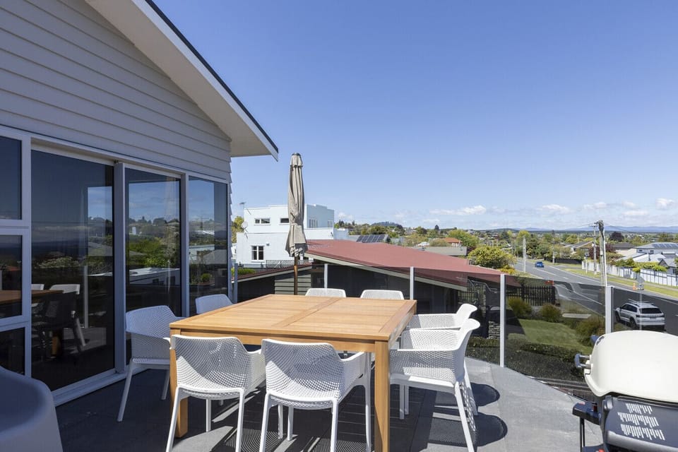 Outdoor deck and dining