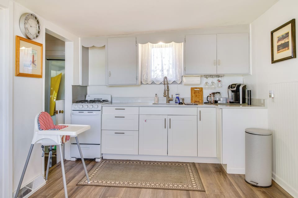 Kitchen | Keurig | Dishware & Flatware | High Chair