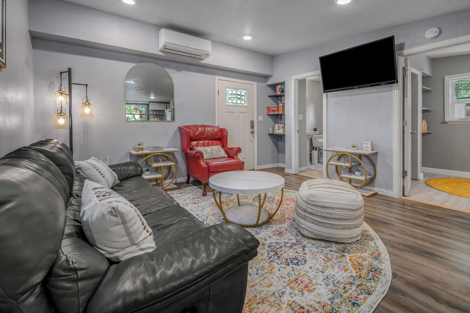 College Station Vacation Rental | 2BR | 1.5BA | 750 Sq Ft | 3 Steps Required