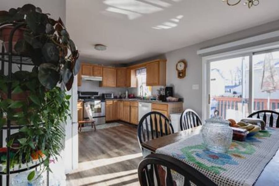 Experience the convenience of our open-plan design. Prepare a delicious meal in the well-equipped kitchen and then seamlessly transition to the elegant dining area to enjoy shared moments.