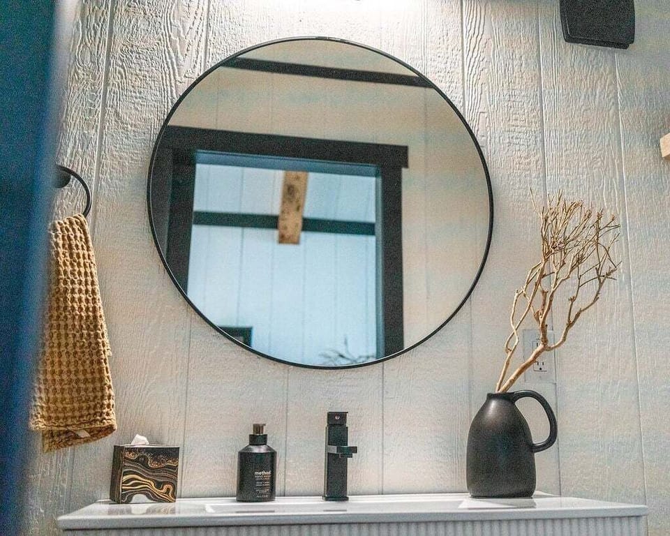 Bathroom mirror