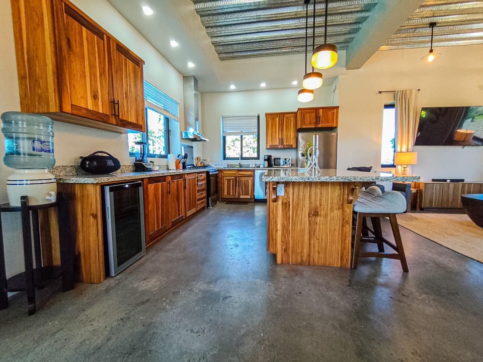 Emerald Blue Villa - Modern 2BR w/ Rooftop & Pool (5552)