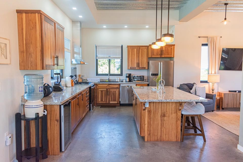 Emerald Blue Villa - Modern 2BR w/ Rooftop & Pool (5548)