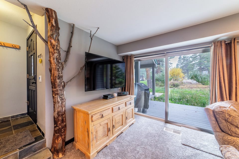 Private patio overlooking scenery w/ private BBQ (available seasonally).