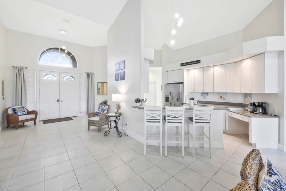 Entry way and breakfast bar