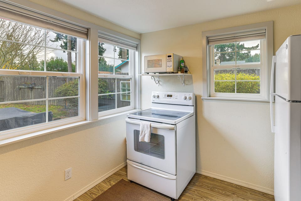 Guest House | Kitchen | Toaster | Trash Bags & Paper Towels