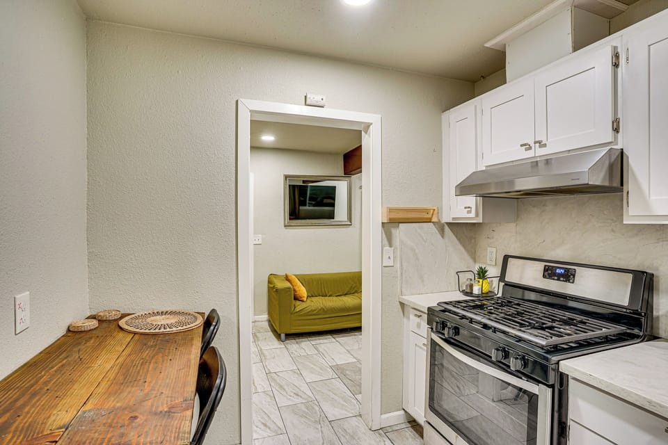 Kitchen | Dining Area | Toaster
