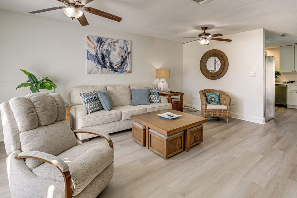 Living Room | Smart TV | Central Heating & A/C | Free WiFi