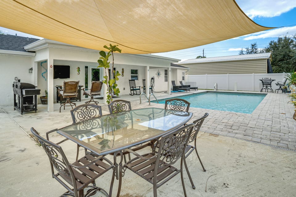 Patio | Dining Areas | Grill | Smart TV