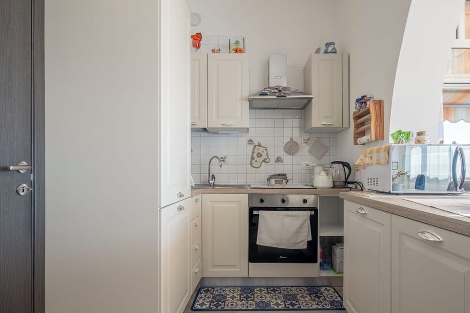 Autumn, Kitchen, Living Room, Spring, Summer