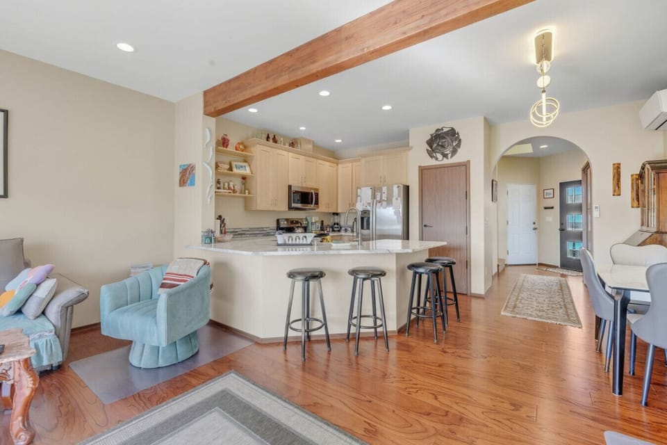 Open and Spacious Living Room