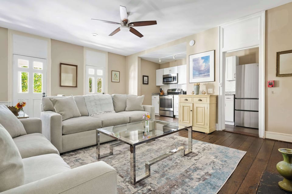 Spacious living room with a pull out sofa 
