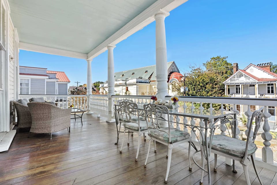 Welcome to your downtown Charleston rental! Large front porch with plenty of seating for your group :) 