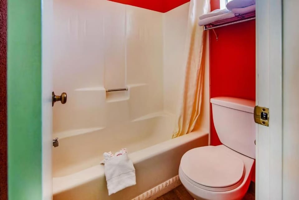 Freshen up easily with a clean tub-shower combo.