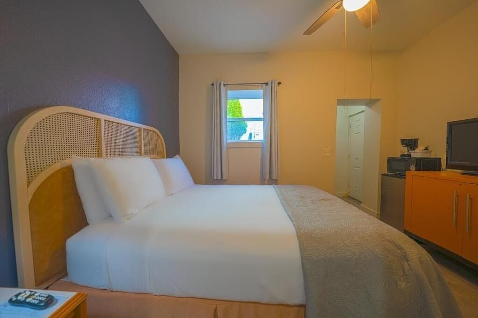 Bedroom. Interior and views may vary based on location and availability.