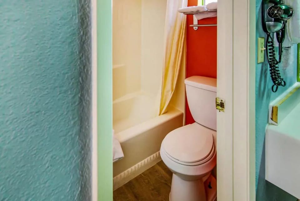 Step into a compact bath designed for quick, easy mornings.