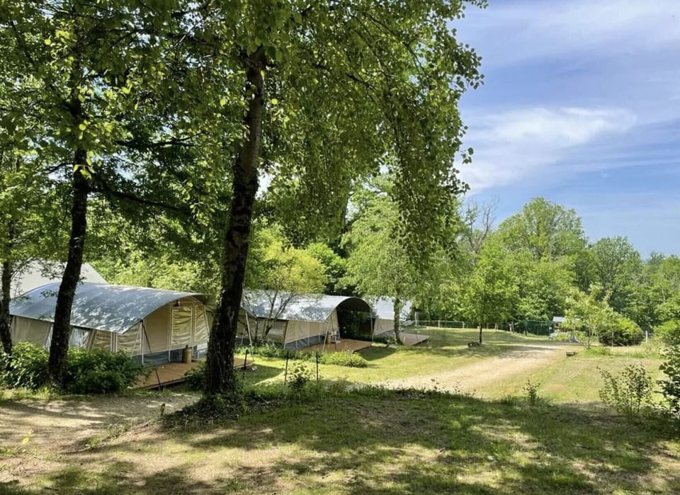 Camping Le Clou - Deluxe Lodge - park