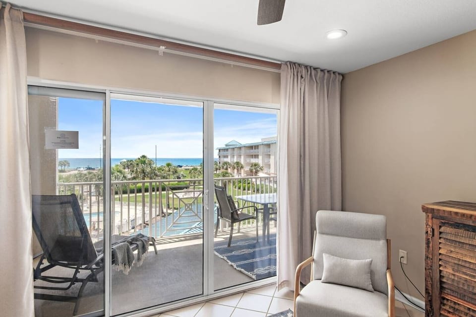 Living Area with Gulf Views