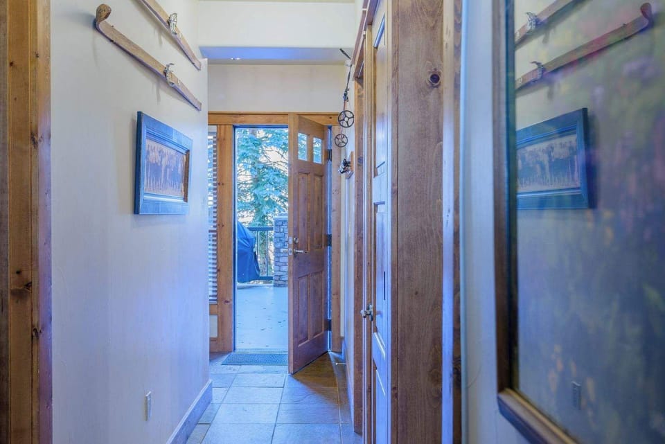 Hallway/front door