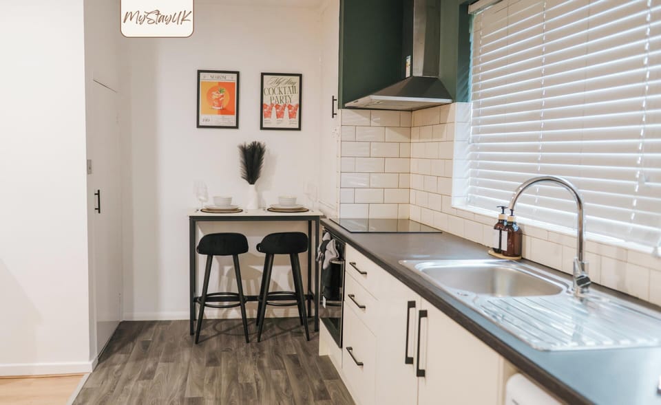 Kitchen at MyStayUK Short Lets & Serviced Accommodation