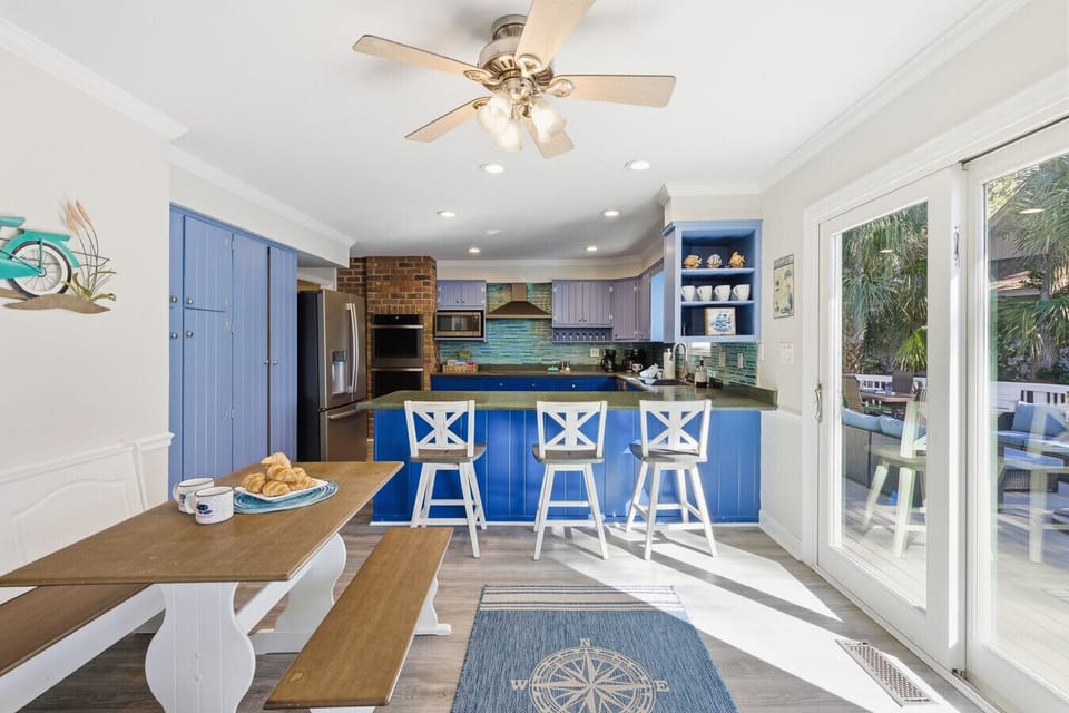 Kitchen with Breakfast Nook, Big Counter & Easy Pool Access