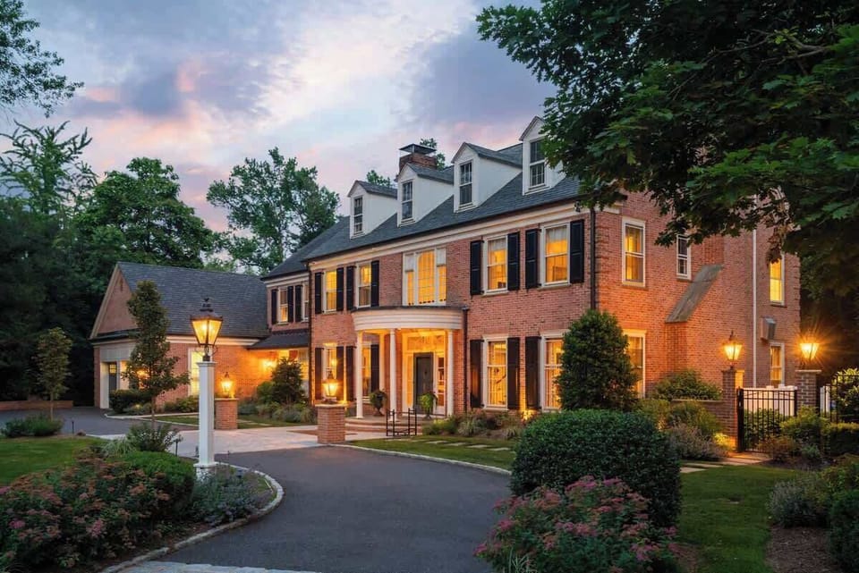Golden‑hour glow welcomes you home—arrive in style, depart refreshed.