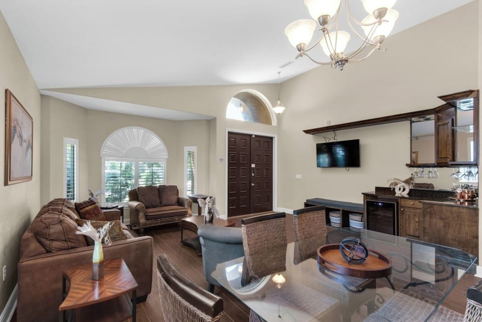 895 Solimar Way_20250916_30