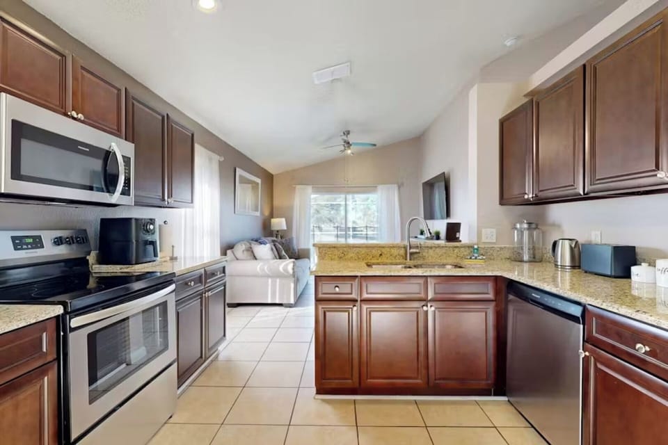 ~ YOUR FULLY-EQUIPPED KITCHEN TO PREPARE DELICIOUS MEALS! ~
