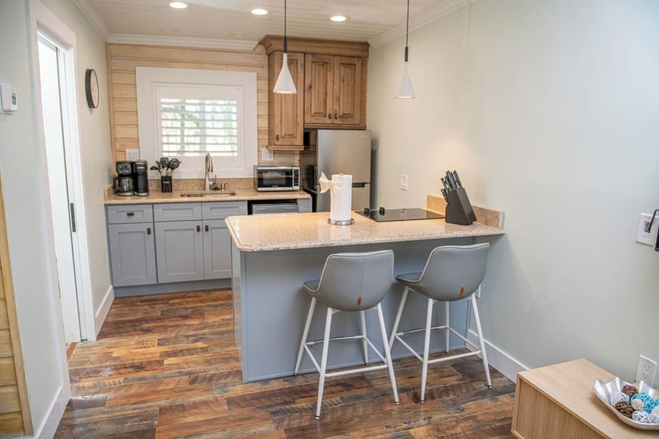 6WestBeachCottagesMadeiraBeachFL_0151